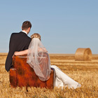Hochzeitsfotografie: Brautpaar-Shooting auf Stoppelfeld